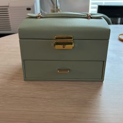 Small jewelry box