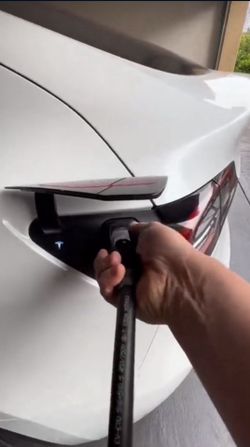 Electricista Tesla Wall Charger