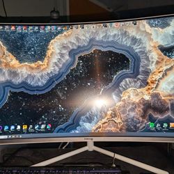 Samsung 32" 4k Curved Monitor. 