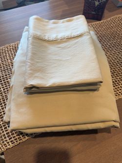 California King Bed Sheet Set 4 pieces goldish color