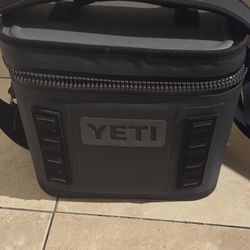 Yeti Hopper Flip 8