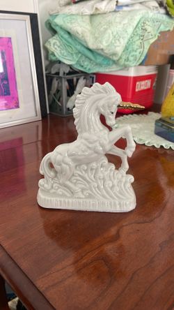 Unicorn Statue