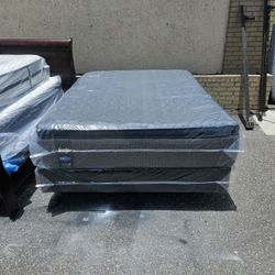 Brand New Queen Size Plush Pillow Top Sealy Posture Pedic Mattress And Box Spring In Plastic 