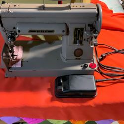 Singer Sewing Machine 