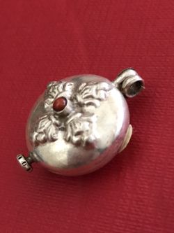 Silver box Locket with screw lock