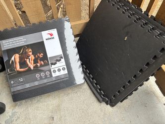 Puzzle gym mats 6 used and 6 brand new great for at home weights gym