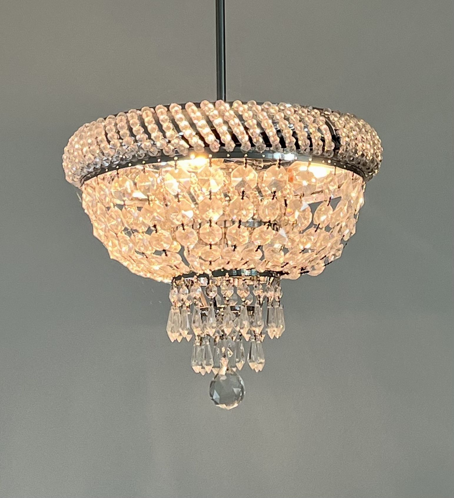 Stunning Chrystal Chandelier In New Condition 