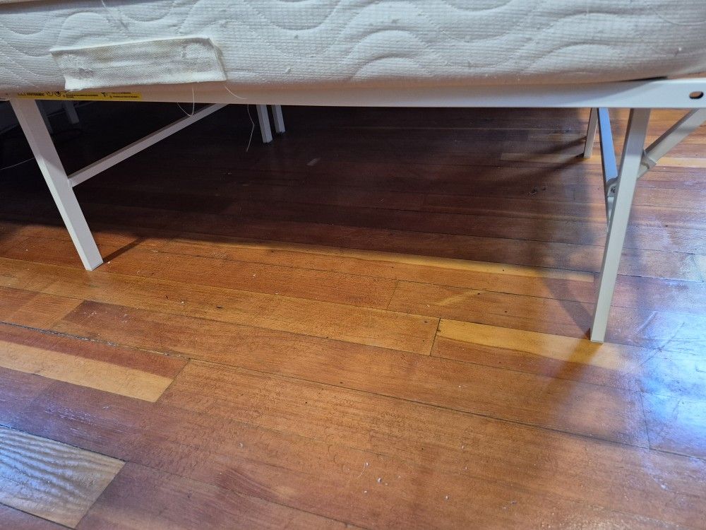 Folderble Bed Frame For Queen Beds