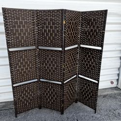 4-Panel Woven Wicker Rattan Room Divider Privacy Screen! Great condition! Each Panel 18x71in 