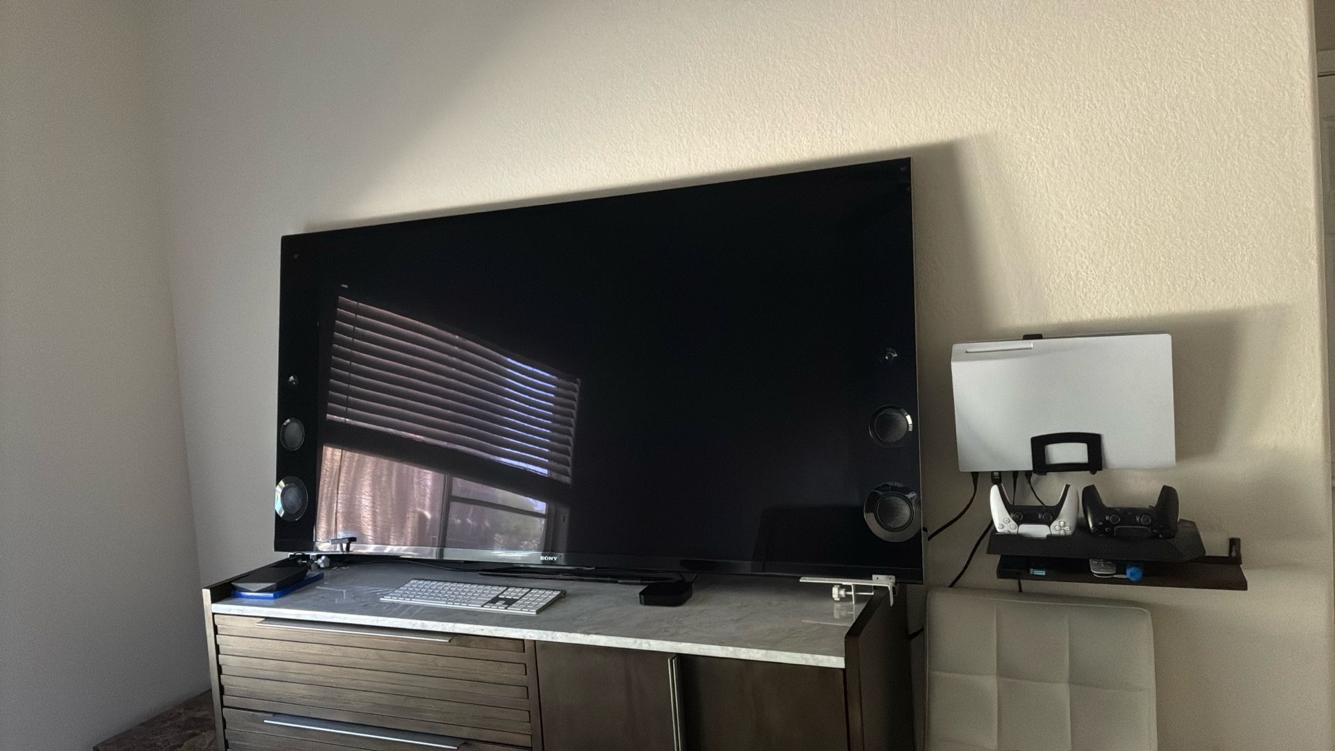 📺 Sony Bravia XBR 65” 4K Ultra HD TV – Flagship Model | Built-in Camera | Premium Metal Frame