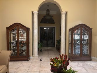 PAIR Pulaski USA Lighted Curio Cabinets #20849 – Discontinued