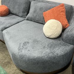 Catania Anthracite Curved 2-piece Sectional Sofa
Redwood Furniture$10 Down Payment And Financing Available