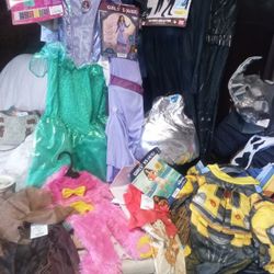 HALLOWEEN COSTUMES 👾👽