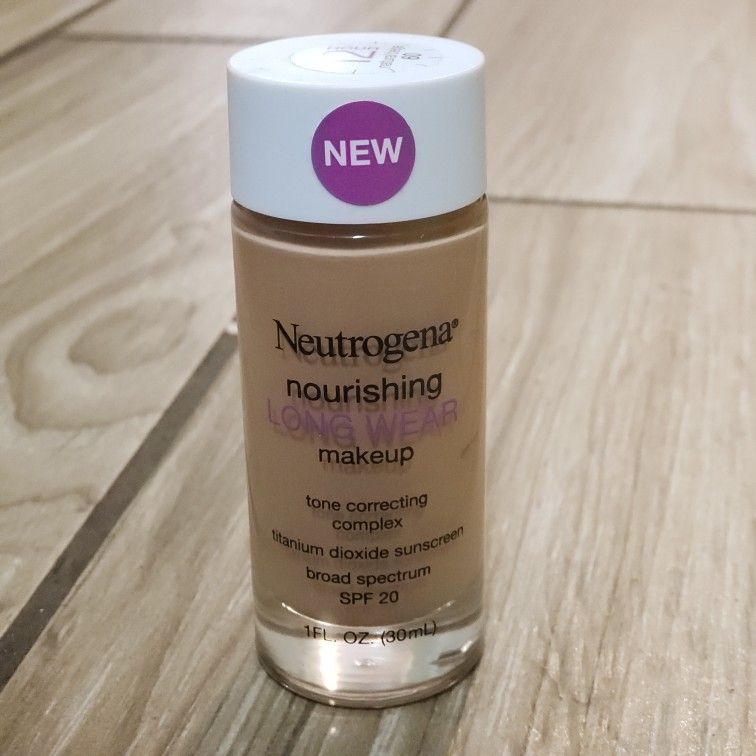 Neutrogena Nourishing Long Wear Makeup Tone Correcting Complex