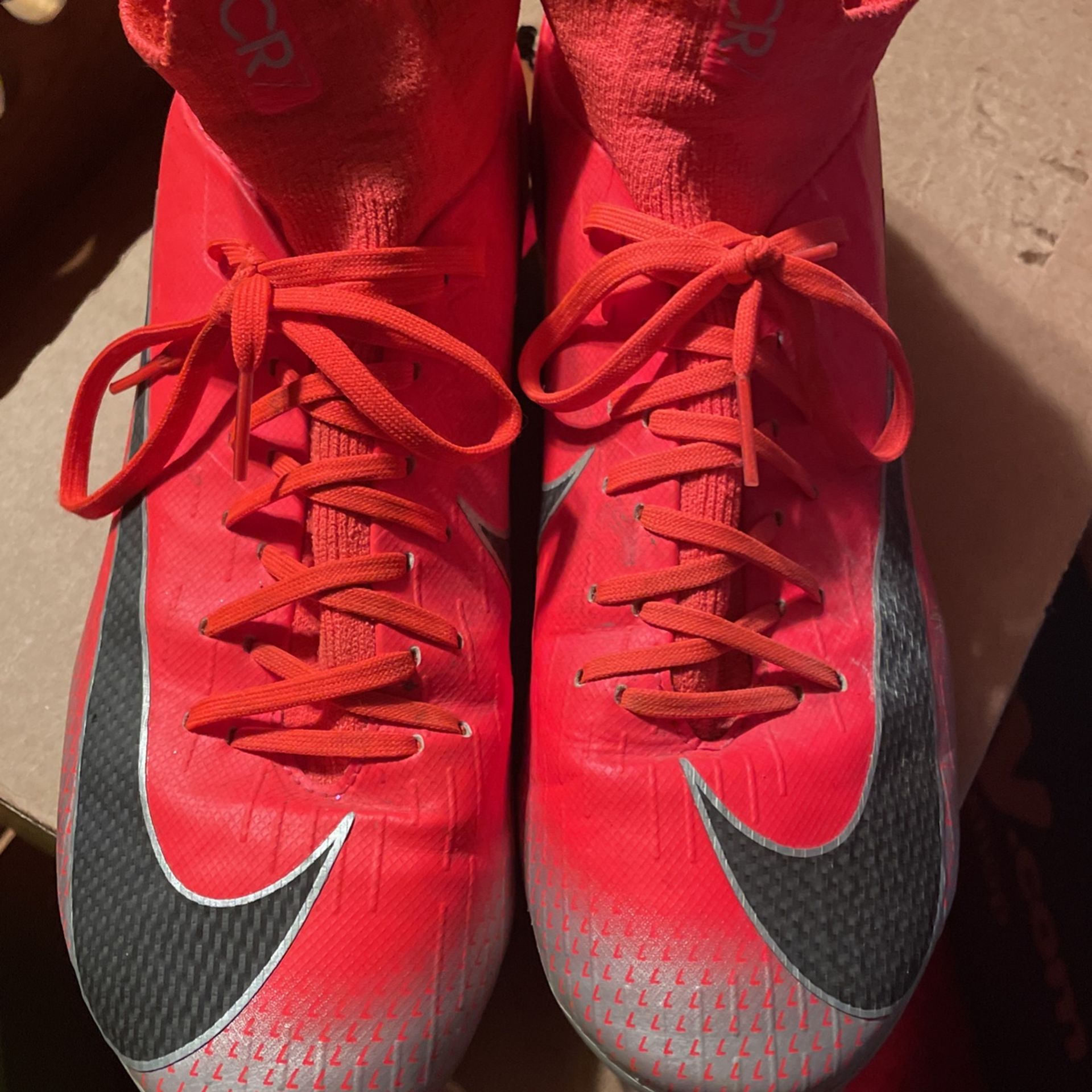 Women’s Size 7 Soccer Cleats