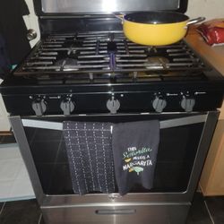 Whirlpool Gas Stove In Black And Stainless 