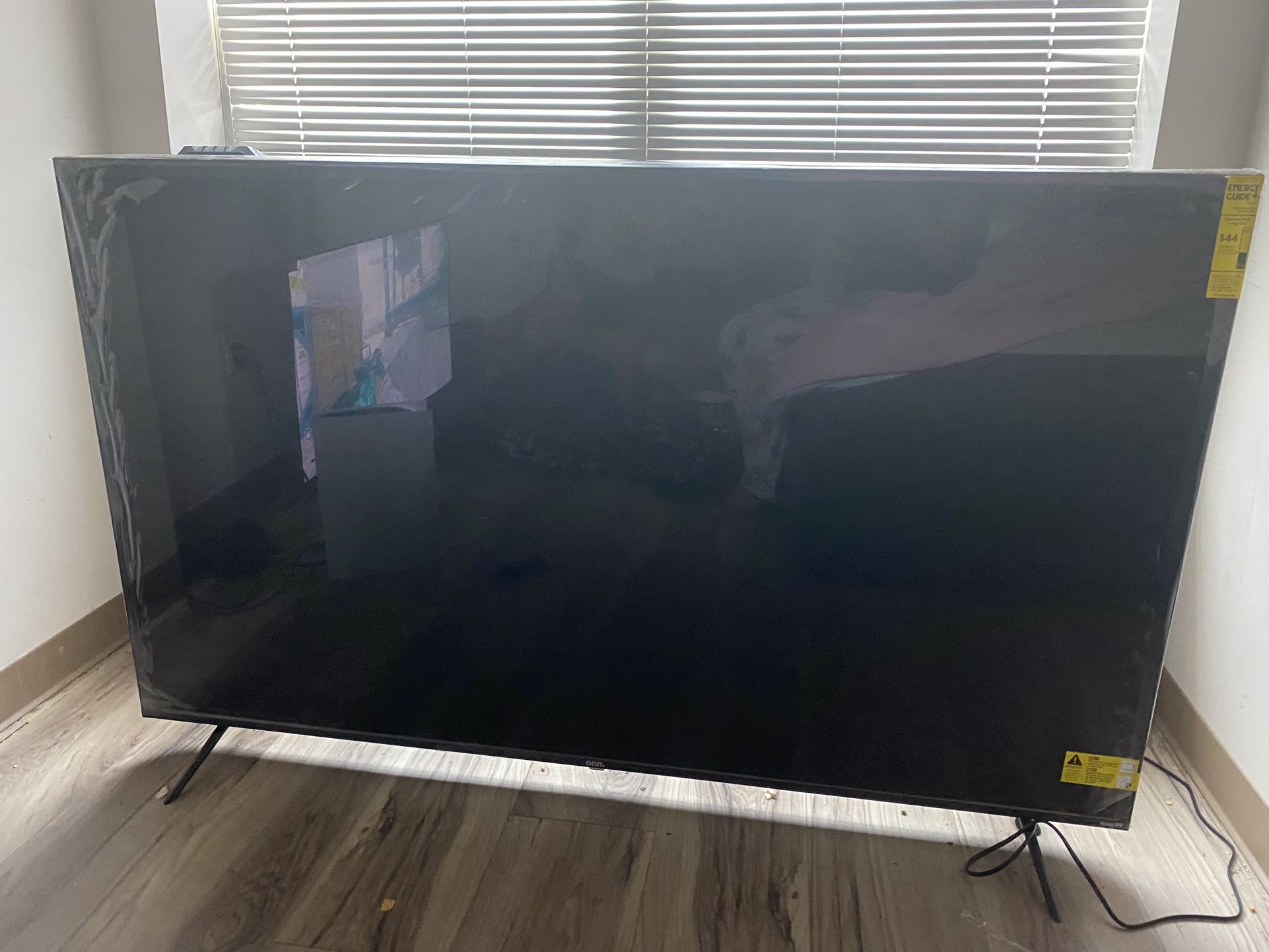 70 Inch Ruko Tv Brand New