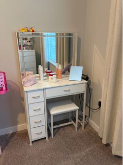 Makeup Vanity Desk w/ Mirror & Lights + Stool – Moving Sale