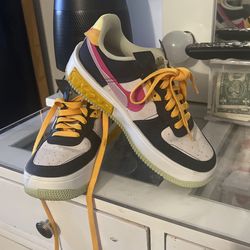 NIKE 