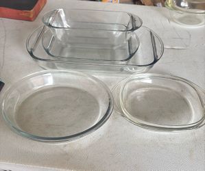 4 Pieces Of vintage Glass Cookware Pie, Casserole