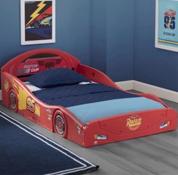 New! Disney Cars Lightning McQueen Plastic Sleep and Play Toddler Bed