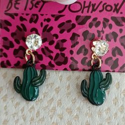 BETSEY JOHNSON CACTUS GOLD PLATE EARRINGS