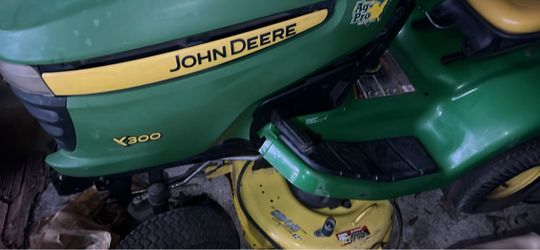 John Deere Tractor X300 Kawasaki 18.5 hp Engine 42” deck