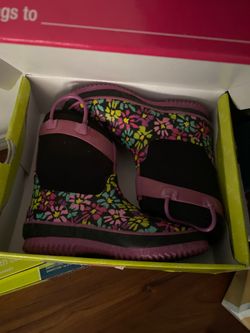 Girl boots size 2/3