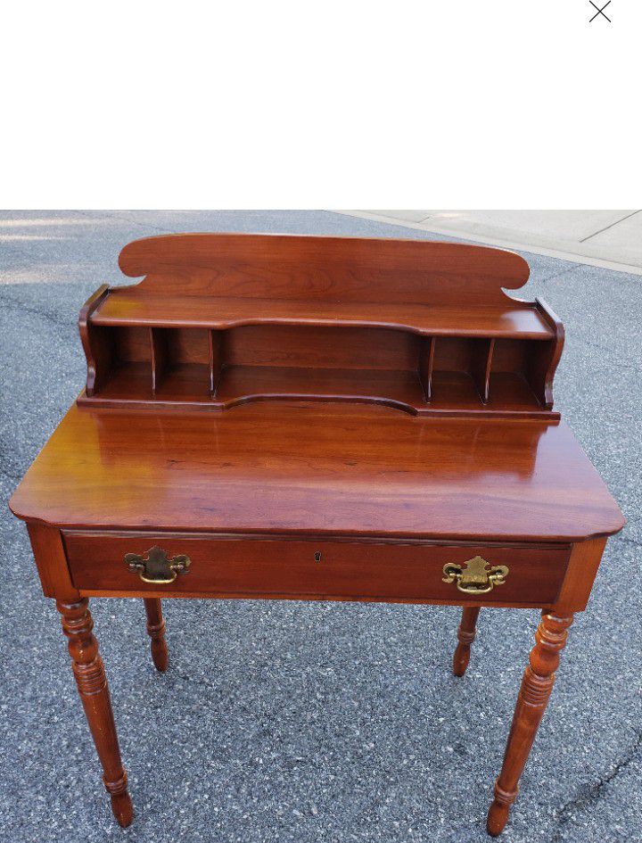 Antique Desk. By Lexington. Great Condition 