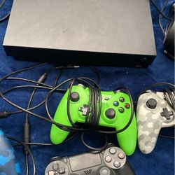 Tv Monitor, Xbox One 16 Games 5 Controllers Headset Everything Works Xtra PS4 Controller And HDMI And Everything But No Box 