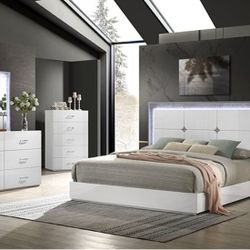 4 PCS QUEEN SIZE BEDROOM SET (BRAND NEW)(((MATTRESS NOT INCLUDED)))