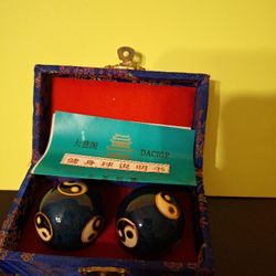 Vintage Dacige Chinese Musical Iron Balls In Original Box Yin And Yang Excercise-$25