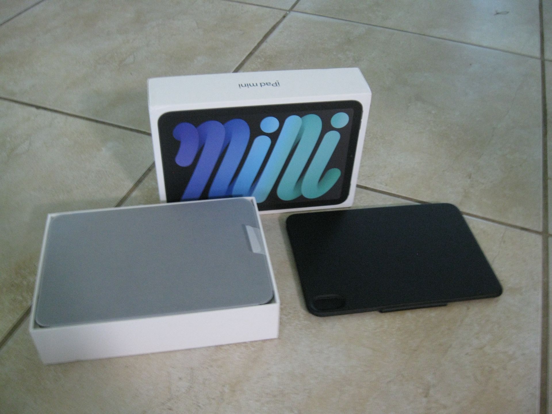 FOR SALE: Apple iPad mini+Folio cover With Warranty- Latest Model