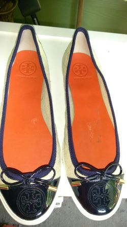 TORY BURCH FLATS BARELY WORN
