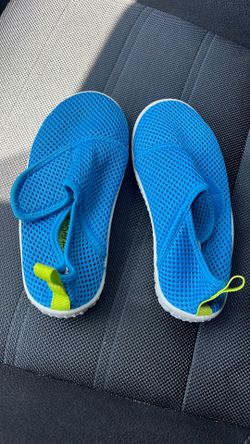 Toddler water shoes