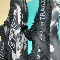 TRAILBLITZ SNEAKERS
