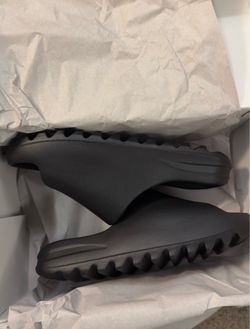 Black Men’s Yeezys slides brand new size 10