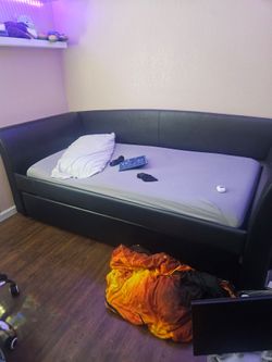 Daybed with trundle