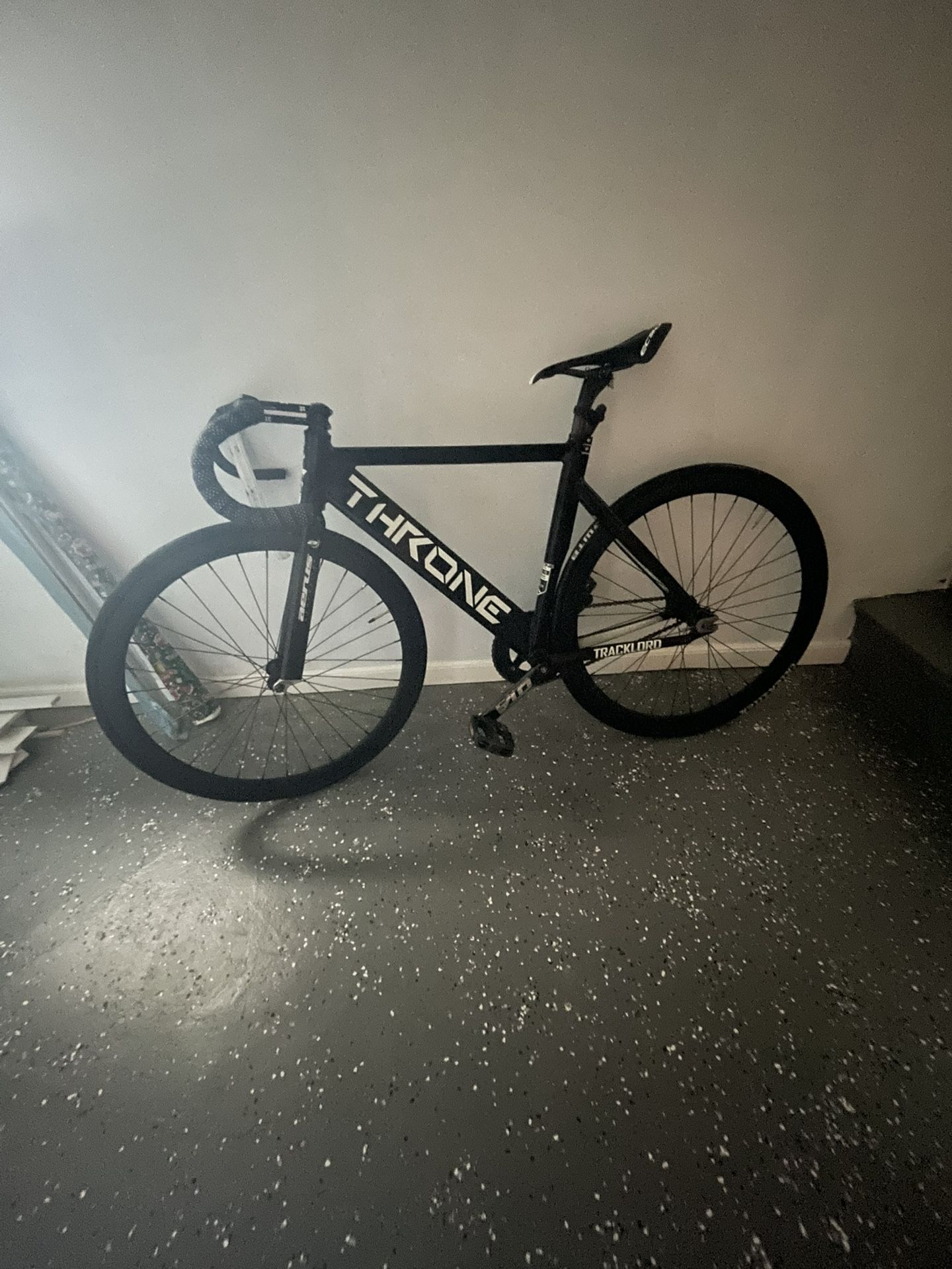 2018 glow In the dark throne