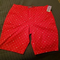 Gloria vanderbelt red shorts with stars