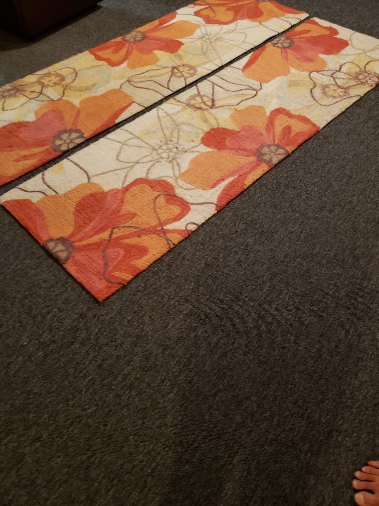 Beautiful Laurel Collection,/ Hand Hooked Runner