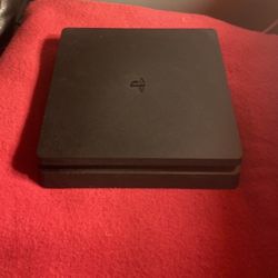 PS4 500gb + 3 Controllers 