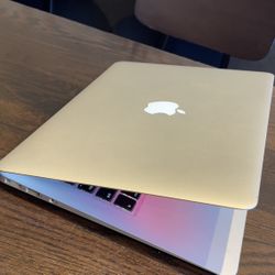 Apple MacBook Air 13” Intel Core I5 Processor 4GB DDRe3 RAM 128GB SSD DRIVE $175
