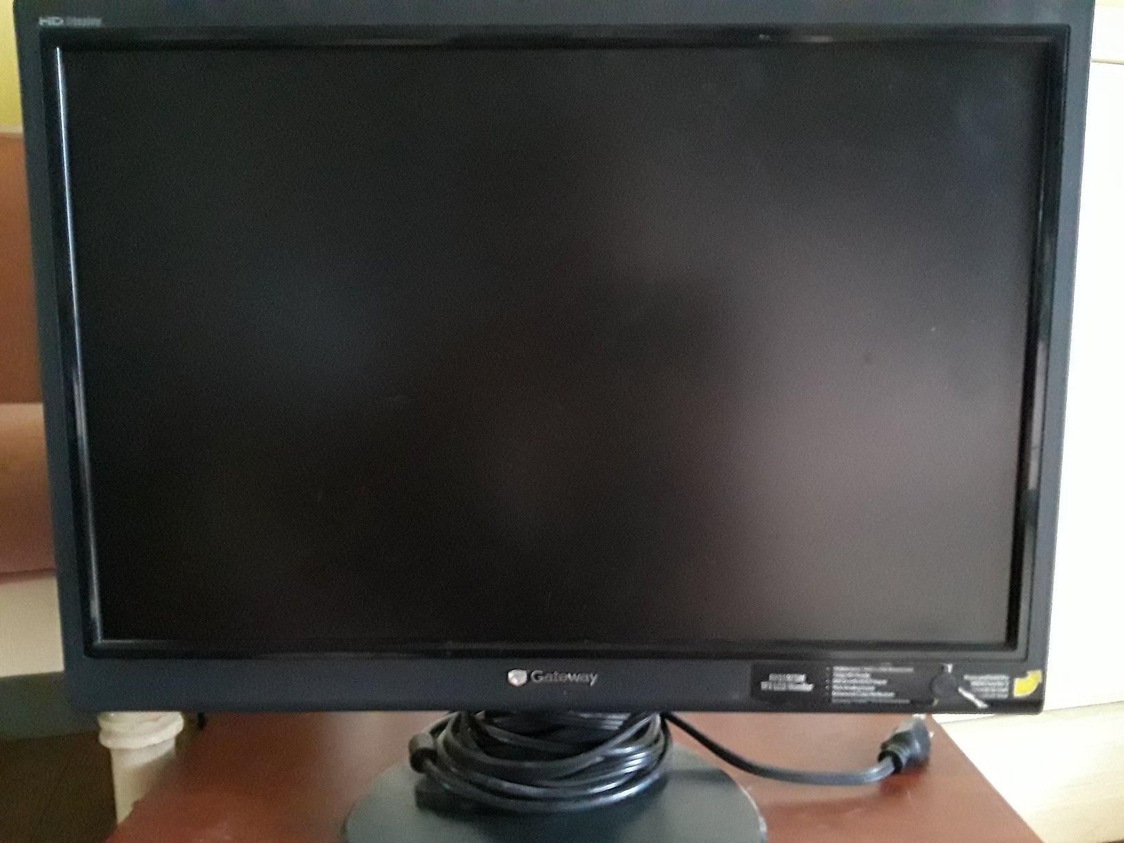 Gateway flatscreen computer monitor