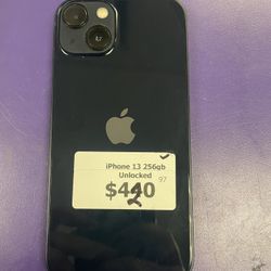 Iphone 13 256 Gb | Unlocked | Comes with Store warranty | Free charger and Cable 