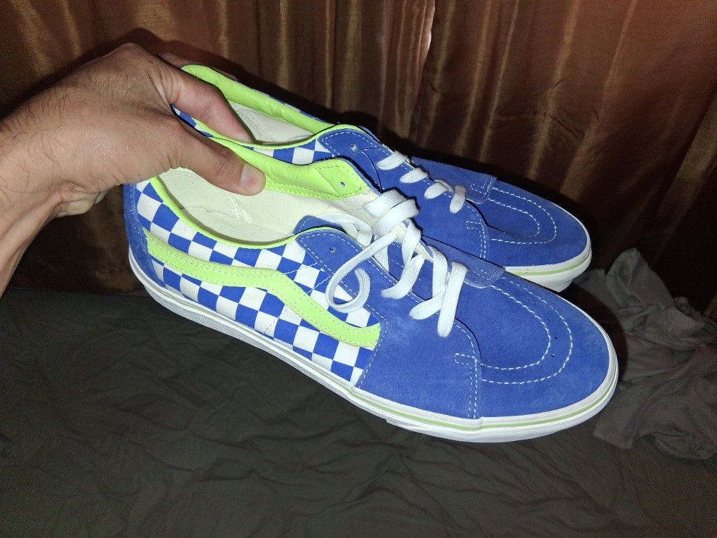 vans size 10.5 shoes 50 dollar each cada una