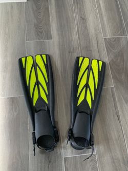 Diving fins, swimming fins