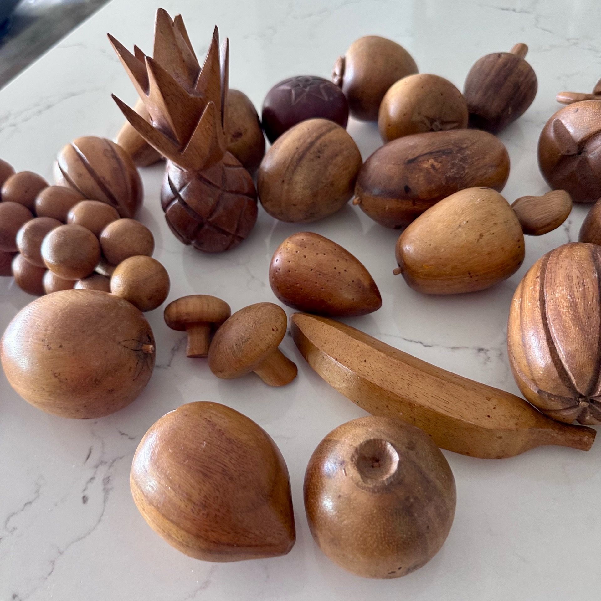 29 pieces Vintage carved wooden fruit decor