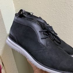 Ugg  Union Chukka mans Black Boots  Size 11 Like new