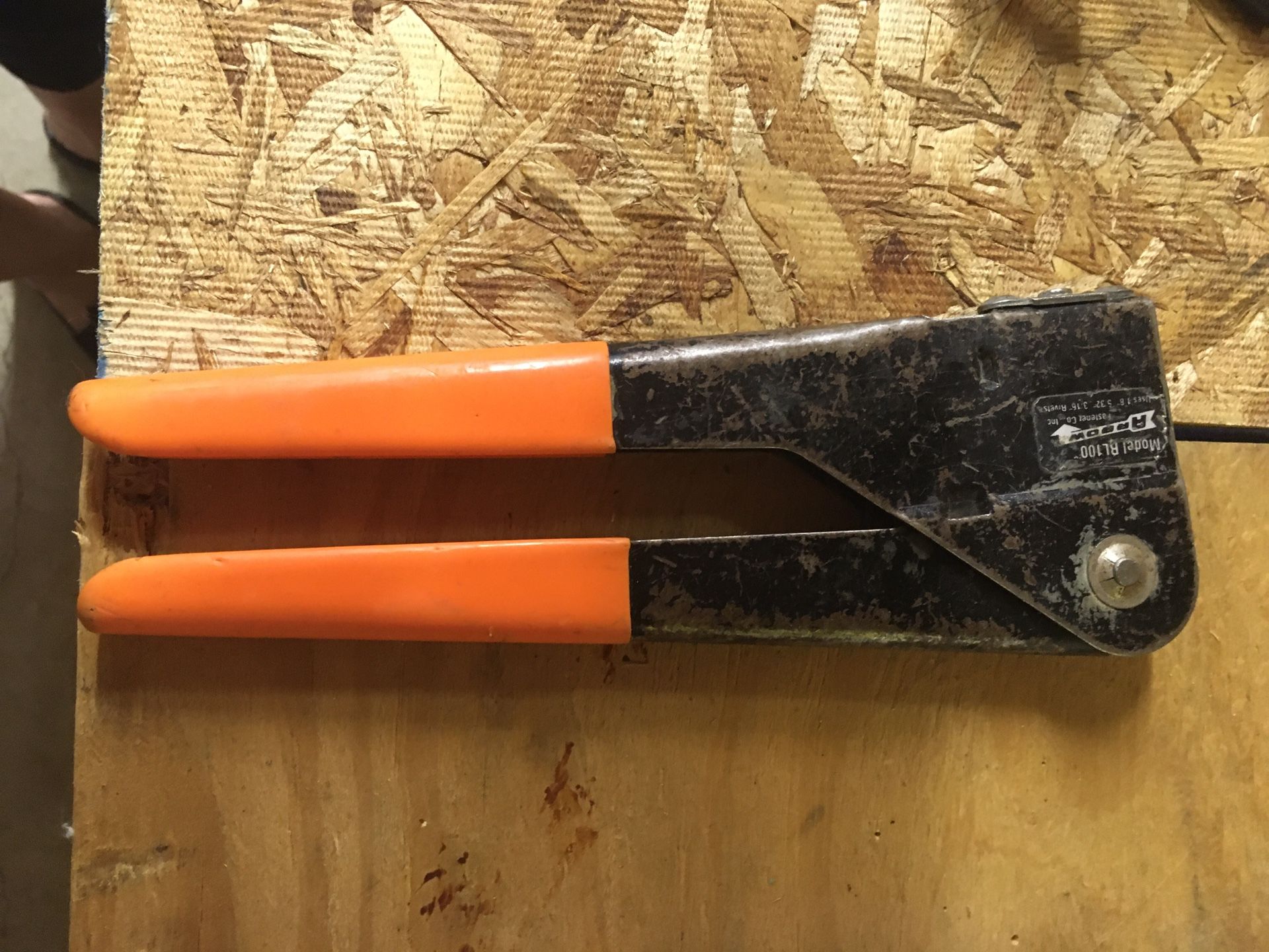 Rivet tool